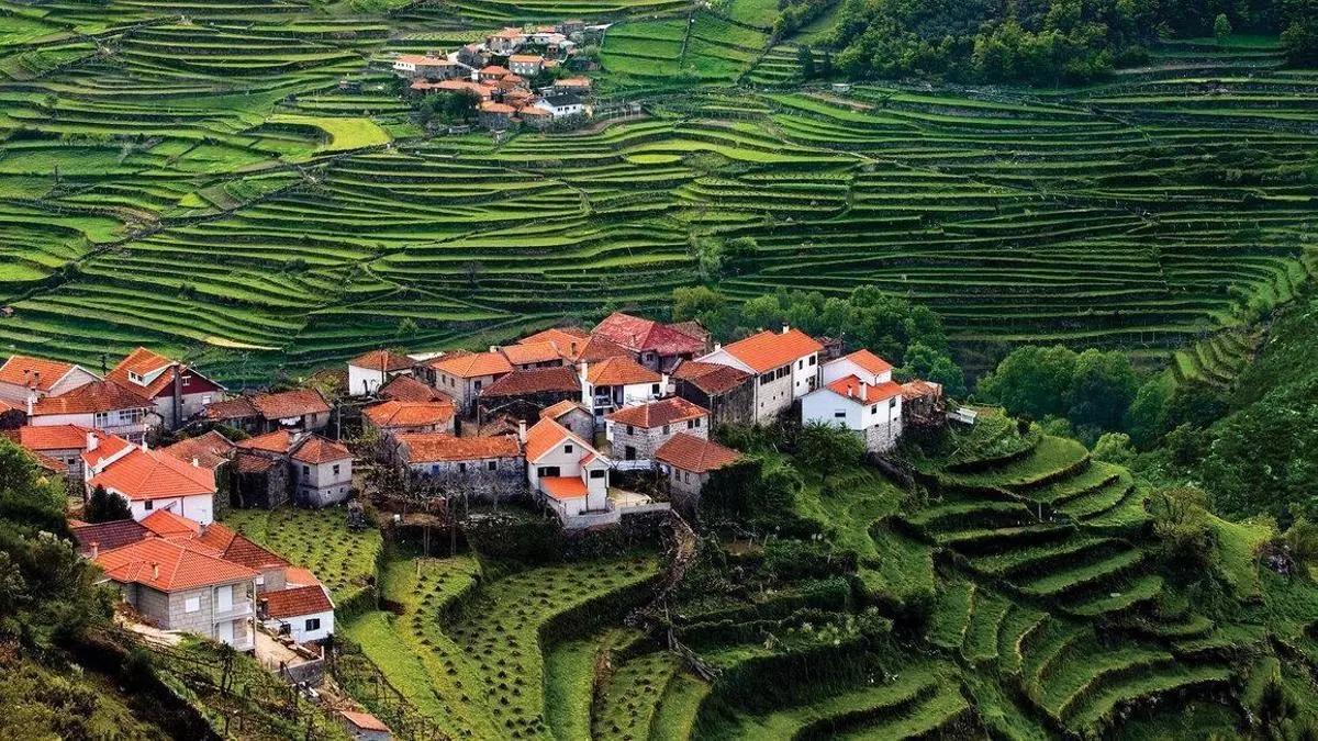 Así es el pequeño pueblo conocido como 'el Tíbet portugués': a menos de 2 horas de Santiago de Compostela