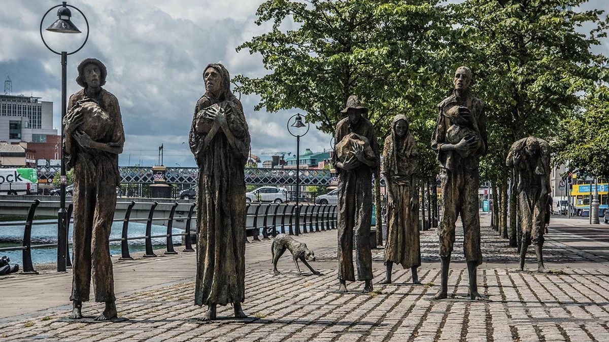 Monumento a la hambruna en Dublín (&quot;Famine&quot;, de Rowan Gillespie)