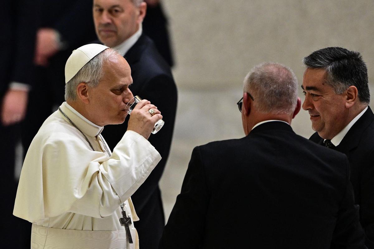 El papa León XIV se reúne con los periodistas en El Vaticano