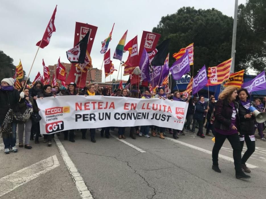 Mes de 300 netejadores protesten a Girona per demanar un nou conveni