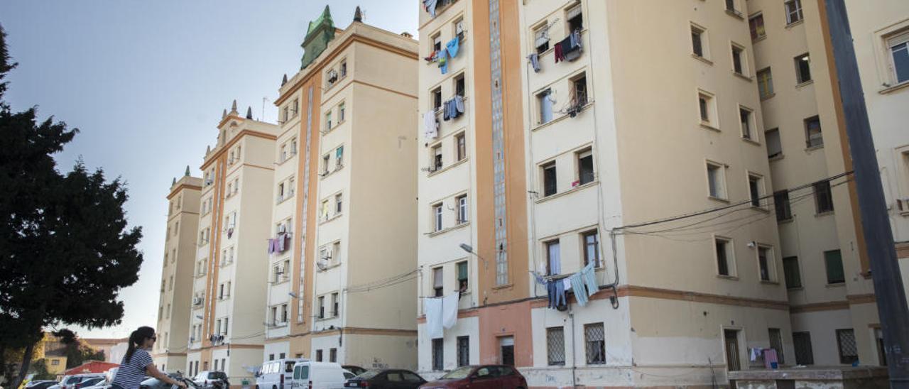 El edificio de los bloques portuarios del Cabanyal.