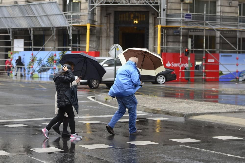 Viento y lluvia en A Coruña por la borrasca Miguel