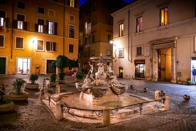 La romántica historia que se esconde tras la fuente de las tortugas de Roma