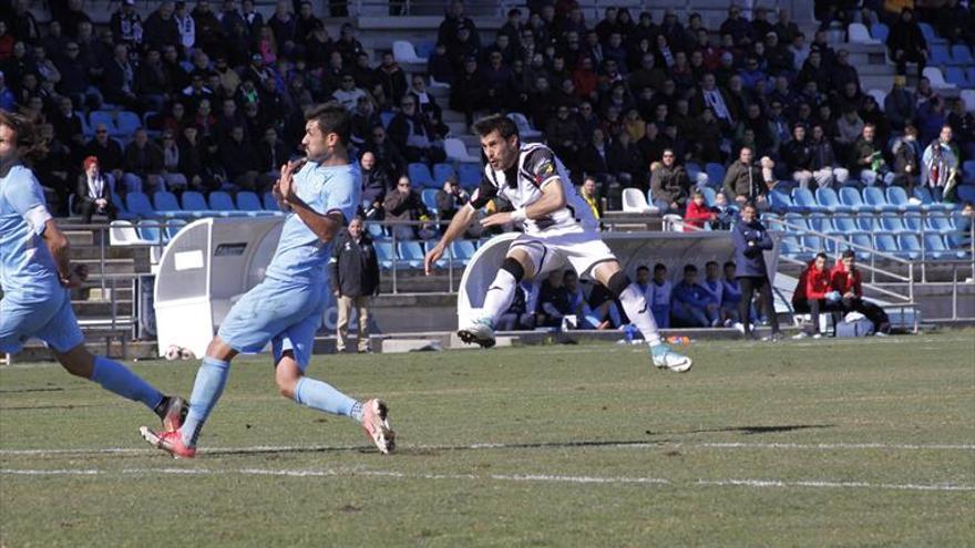 El Badajoz, con un ambiente de gala, busca la tercera victoria seguida