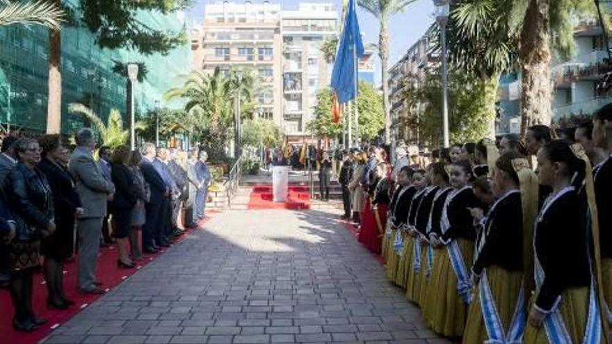 Un momento del acto institucional celebrado ayer en Benidorm el Día de la Constitución.