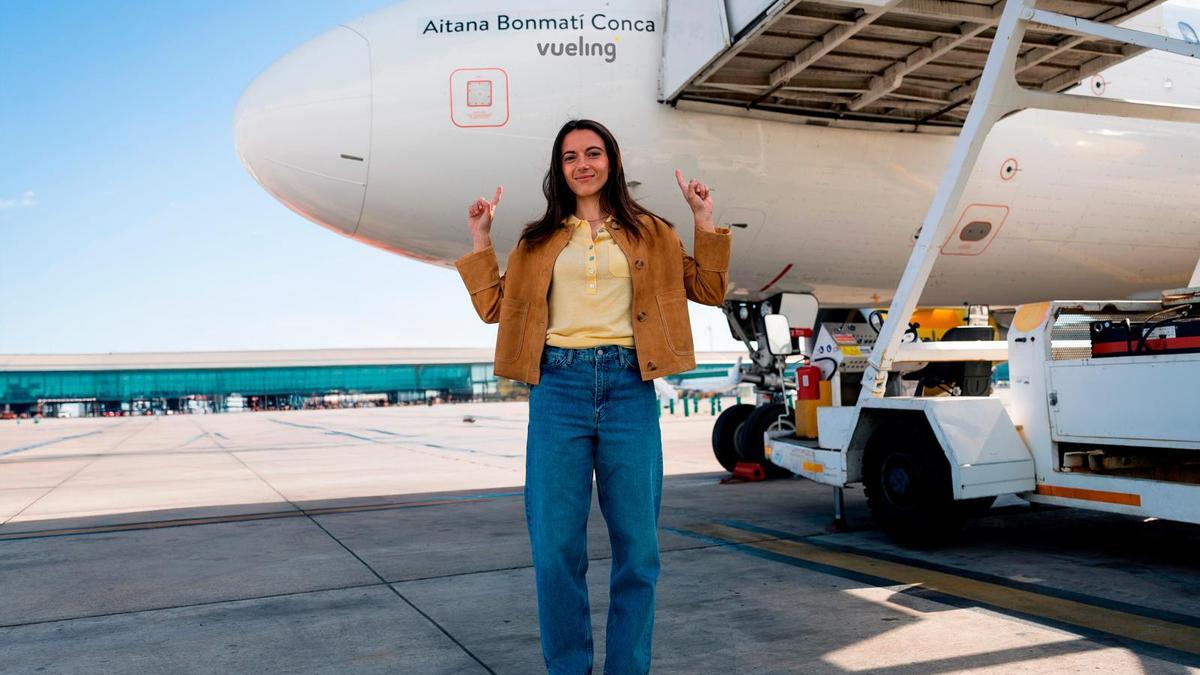 Aitana Bonmatí junto con el avui bautizado a su nombre