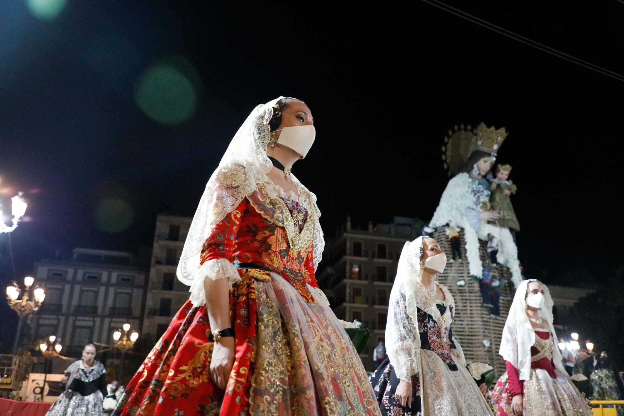 Búscate en el primer día de la ofrenda por la Calle Caballeros de las 21:00 a las 22:00