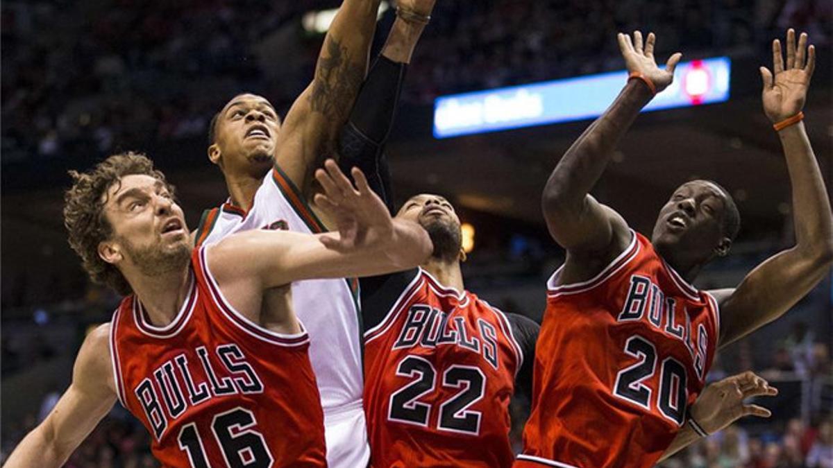 Rose, Butler y Gasol acercan a los Bulls a segunda ronda