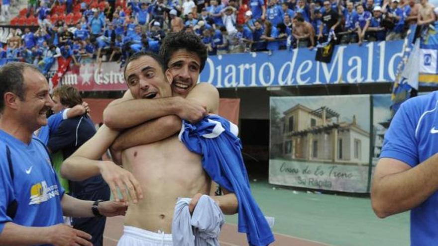 Dani Hedrera se funde en un abrazo con Mario Prieto - LNE