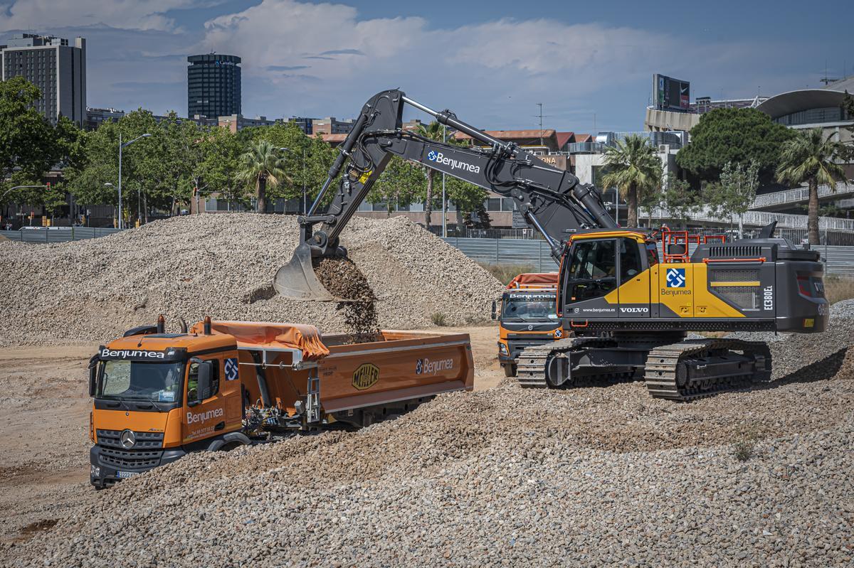 Los camiones toman el Camp Nou: empiezan las obras del estadio