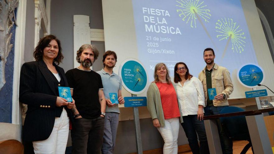 Por la izquierda, Montserrat López Moro, Pablo Gallo, Eduardo G. Salueña, Verónica Rodríguez, Natalia González y Aitor Martínez Valdajos, este lunes, en el Antiguo Instituto.