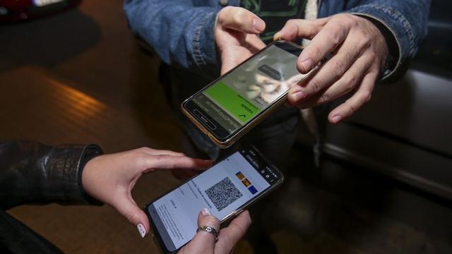 Puig anuncia la implantación del pasaporte covid "en espacios cerrados donde es difícil llevar mascarilla"