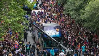 Rúa del Barça, en directo: última hora de recorrido del equipo por las calles de Barcelona