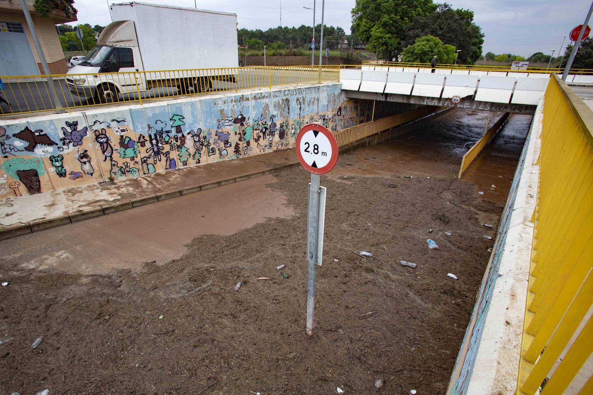 Las intensas precipitaciones han desbordado barrancos y cortado caminos en diferentes municipios de la comarca