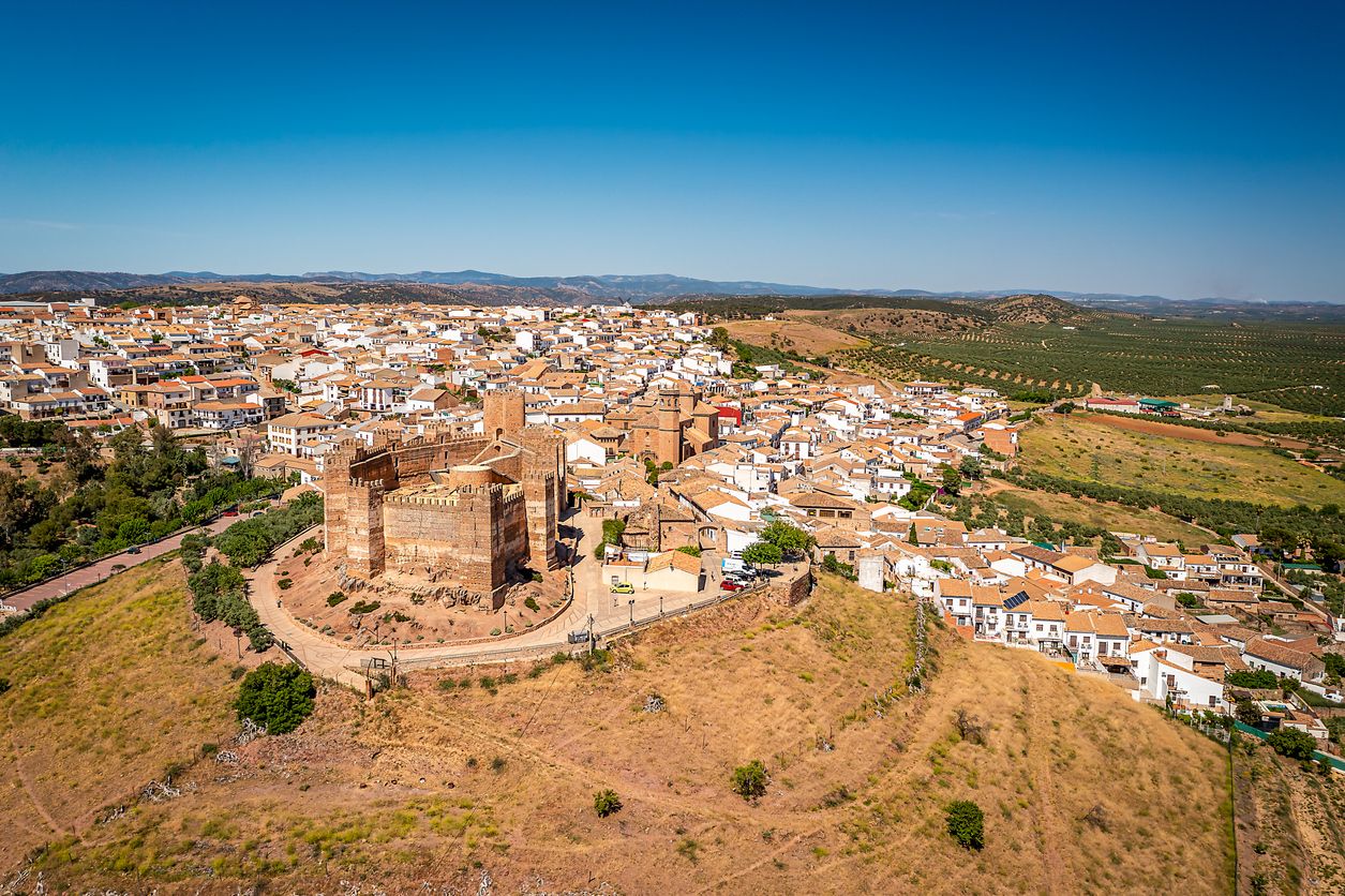 Vista aérea del pueblo de Baños de la Encina, Jaén