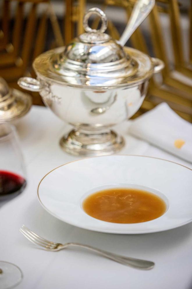 Sopa de cocido en el Mandarin Oriental Ritz