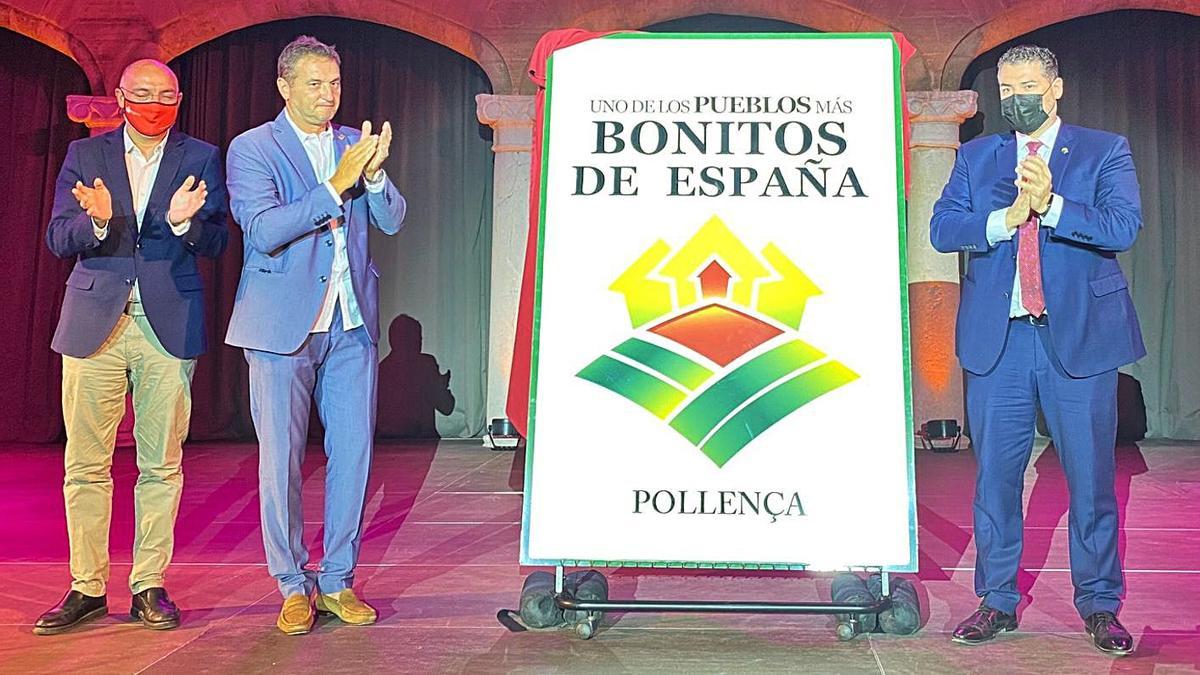 La distinción ‘pueblo más bonito de España’ se entregó ayer en el claustro de Sant Domingo