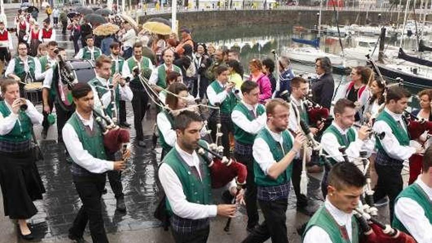 Desfile de gaiteros en la última edición del festival.