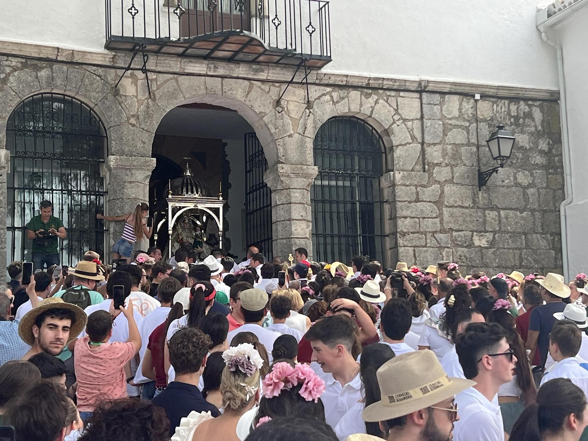 La Virgen de Araceli de Lucena regresa a su Santuario en la Romería de Subida