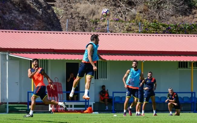 Entrenamiento UD Las Palmas en Barranco Seco ...