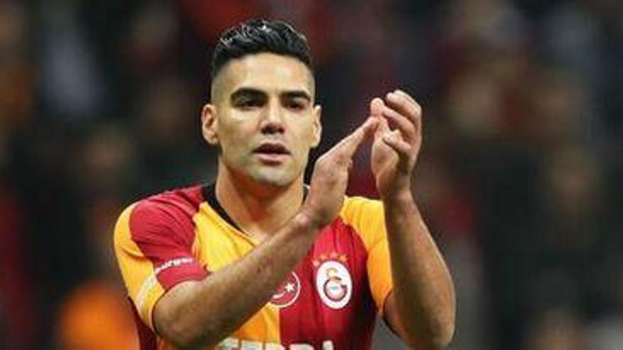 Falcao se queda en el Galatasaray con menos sueldo