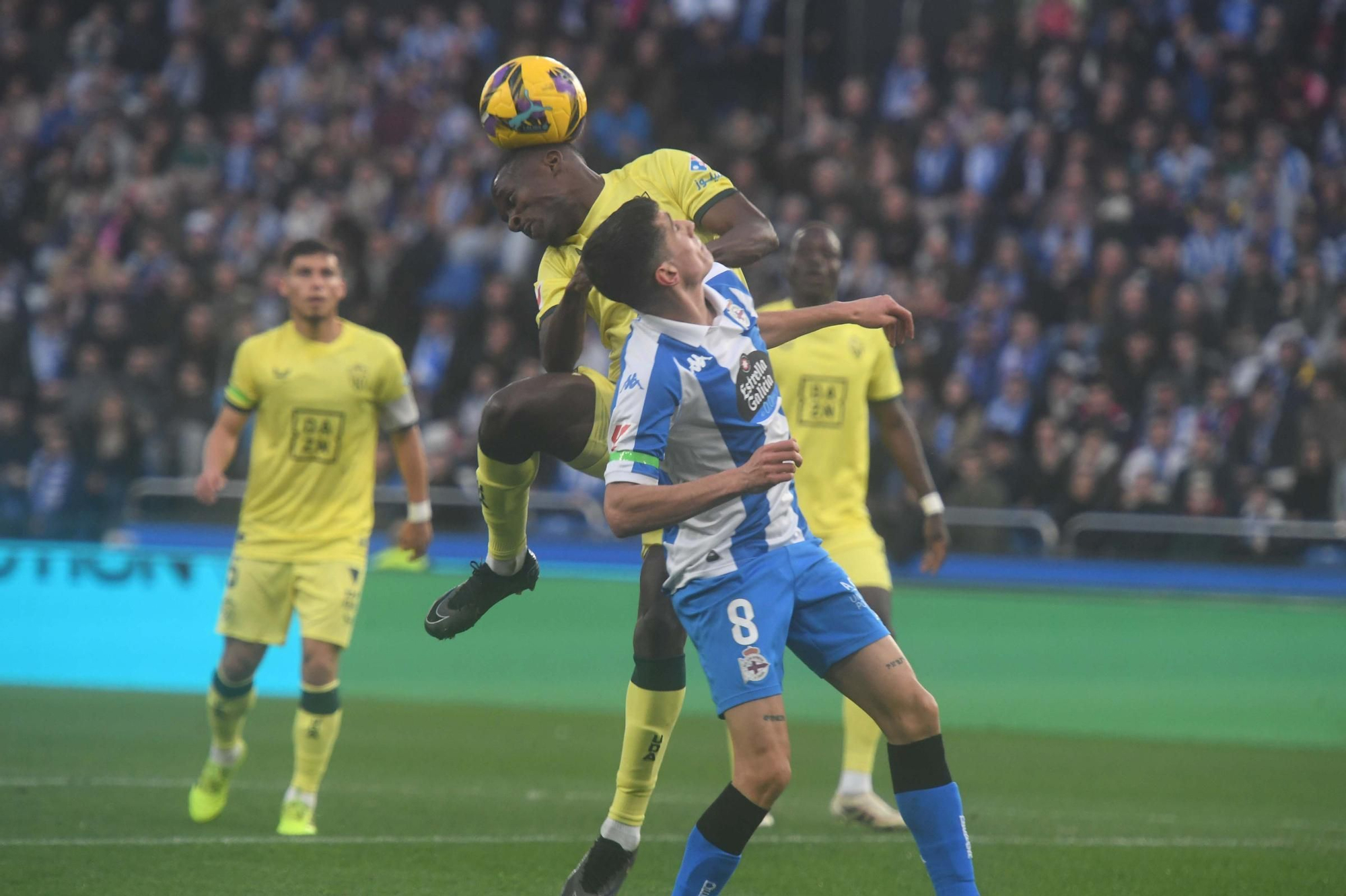 El Deportivo doblega al Almería en Riazor (3-1)