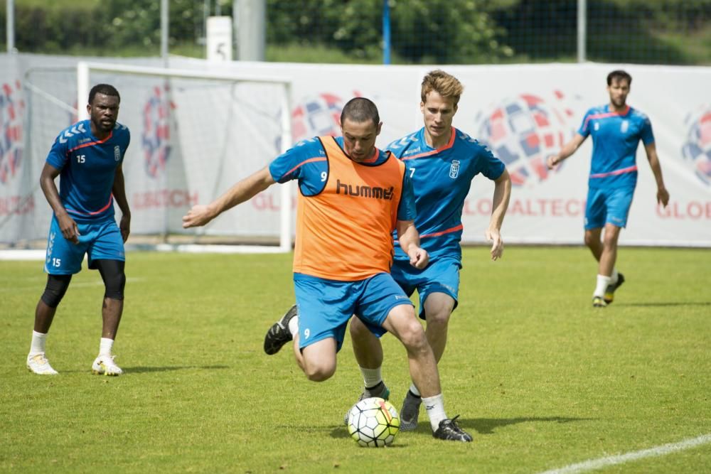 Entrenamiento del Real Oviedo y alumnos del Loyola