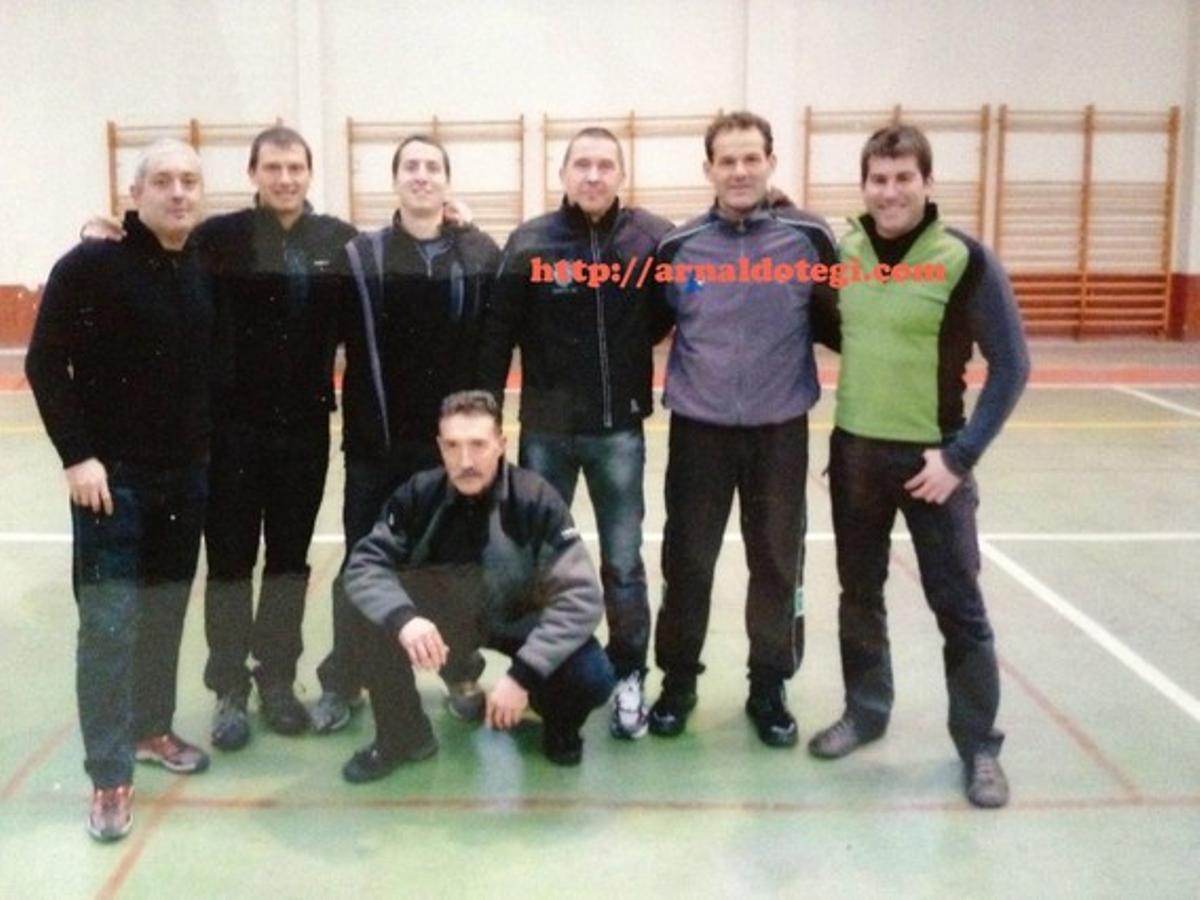 Titín III, entre Arnaldo Otegi (a l’esquerra) i Arkaitz Rodríguez, empresonat com el portaveu de Batasuna pel ’cas Bateragune’.