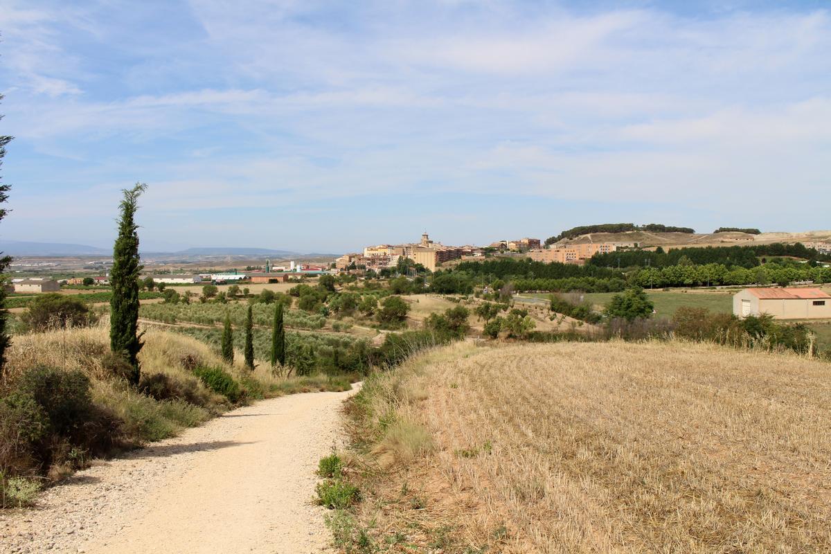 Sendero de tierra que se acerca a Viana