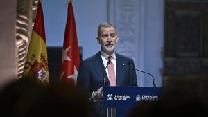 ALCALÁ DE HENARES (MADRID), 06/05/2026.- El rey Felipe VI interviene durante la entrega de la X edicion del Premio de Derechos Humanos Rey de España, otorgado al Museo de la Memoria y Derechos Humanos de Chile (MMDH), este miércoles en la Capilla de San Ildefonso de la Universidad de Alcalá, en Madrid. EFE/ Fernando Villar