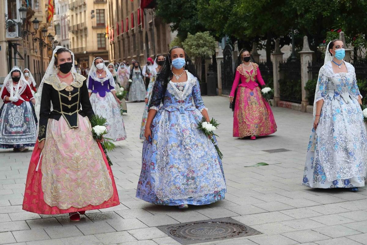 Búscate en el primer día de la ofrenda por la Calle Caballeros de las 20:00 a las 21:00