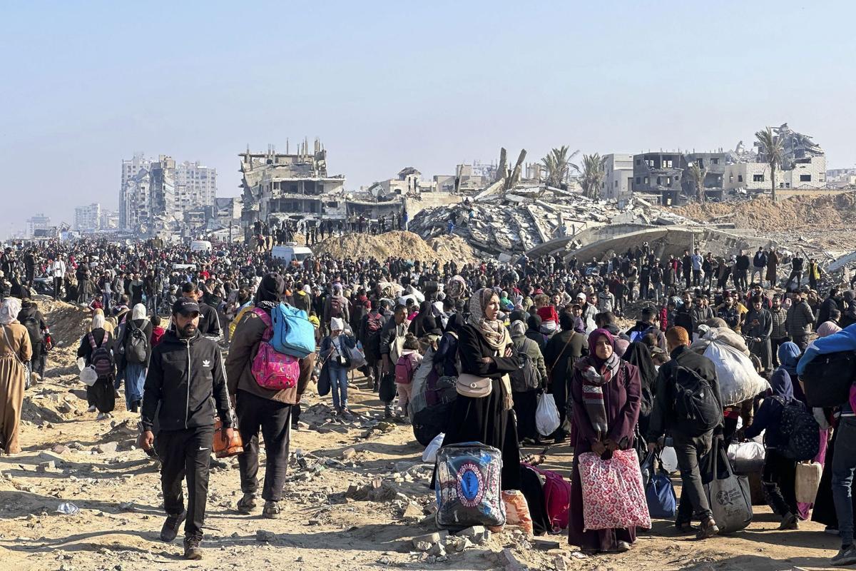Palestinos desplazados regresan a sus hogares al norte de una Gaza ...