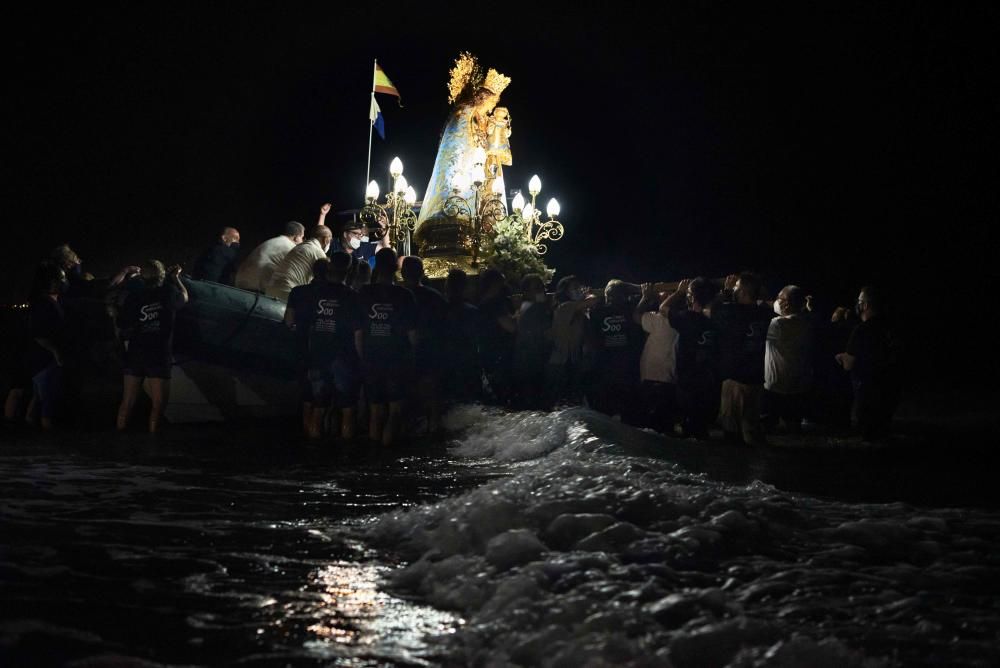 Virgen de los Desamparados y contra las fiebres en la playa de Canet.