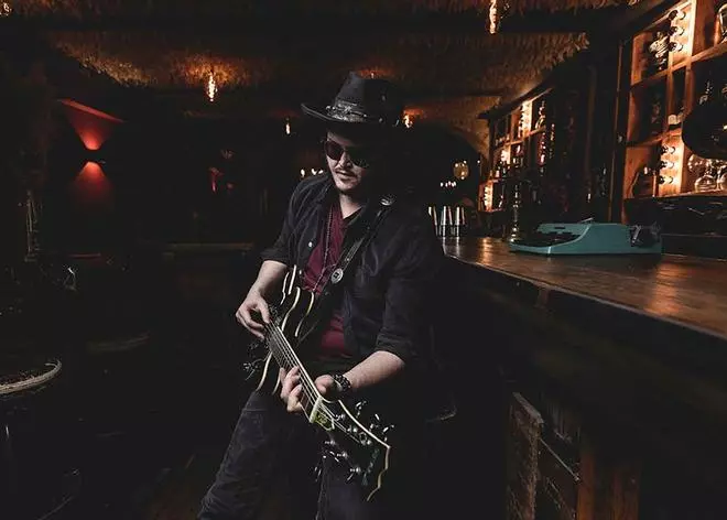 Blues Cáceres cumple quince años con un viaje de ida y vuelta entre las raíces americanas y la escena europea