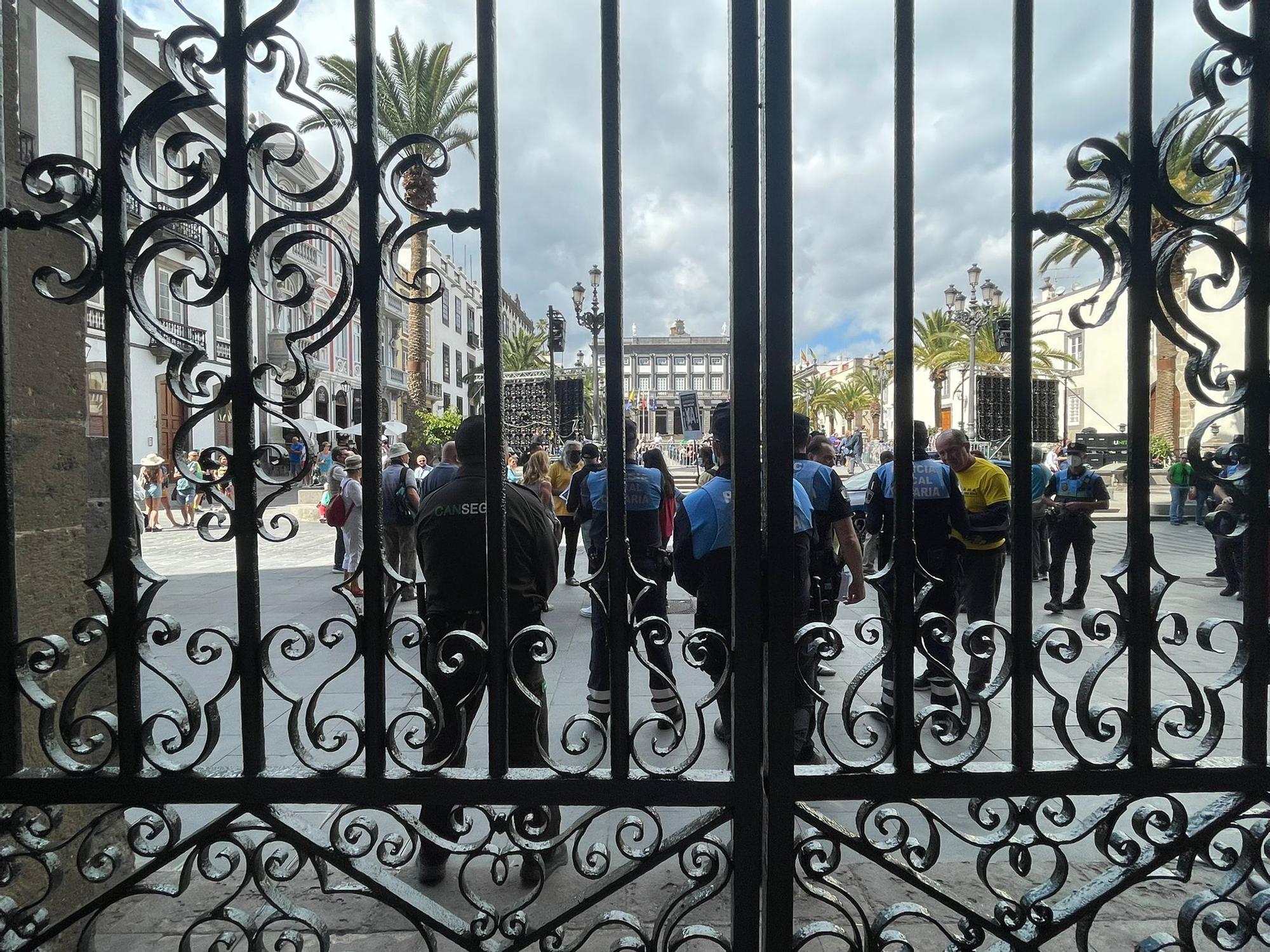 Seguidores del padre Báez piden en Santa Ana la libertad para el sacerdote a grito de "fariseos"