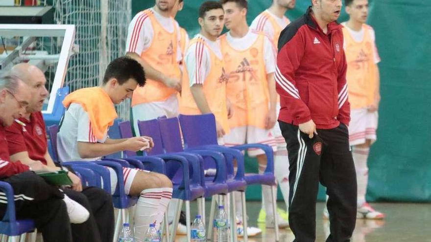 Antonio Fernández, al frente del banquillo zamorano.