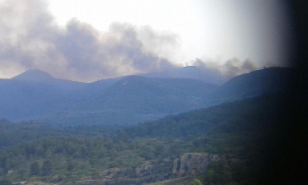 Un incendio amenaza la Calderona en Gátova