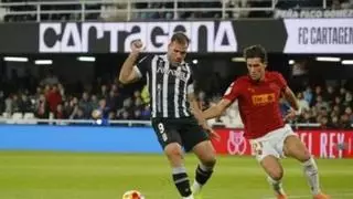 CRÓNICA | El Valencia sigue vivo en la Copa gracias a Dimitrievski