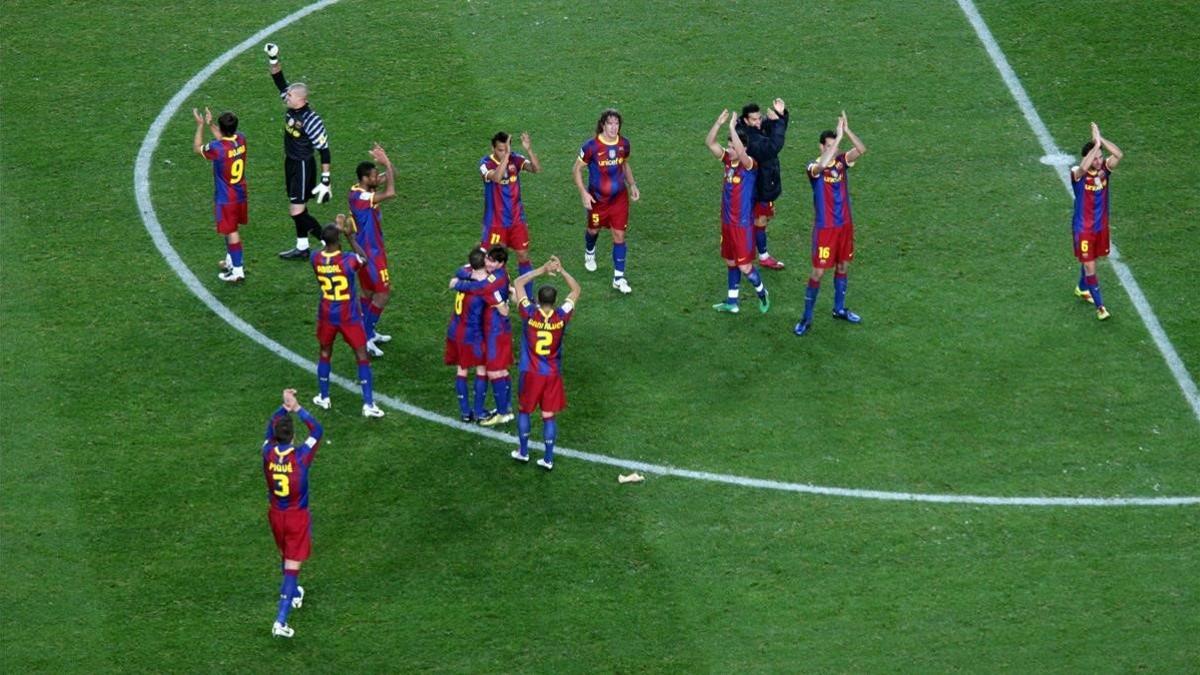 Los jugadores del Barça celebran el 5-0 del clásico.