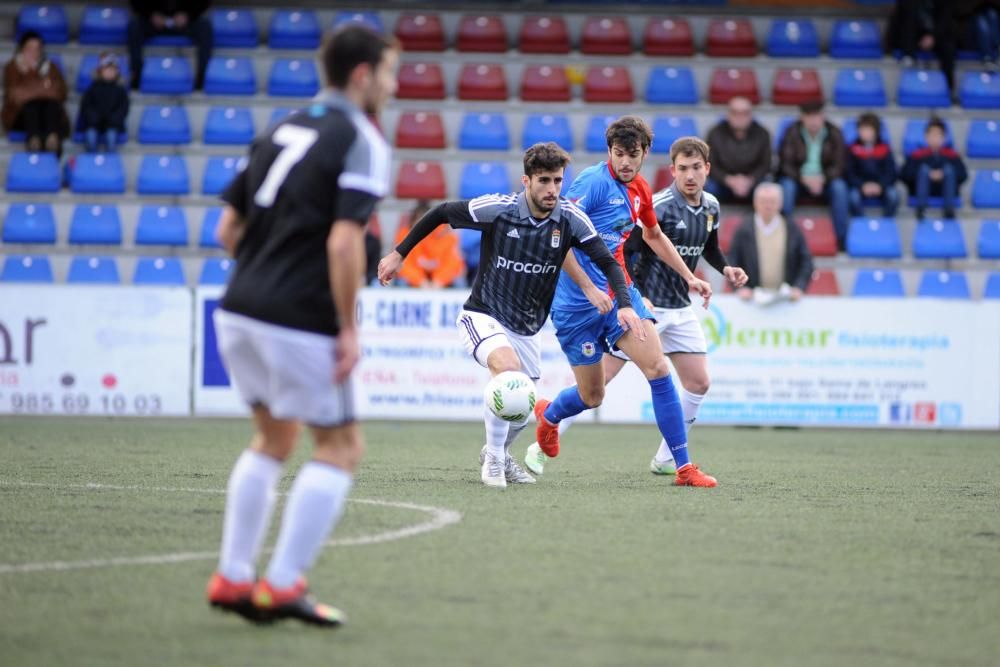 El partido entre el Langreo y el Oviedo B, en imágenes