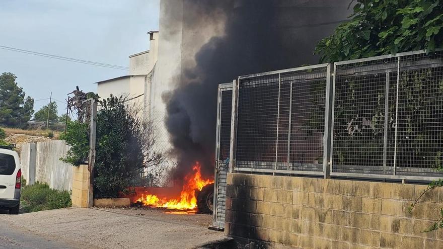 Atienden a un guardia civil y a un policía local en un incendio en Tavernes de la Valldigna