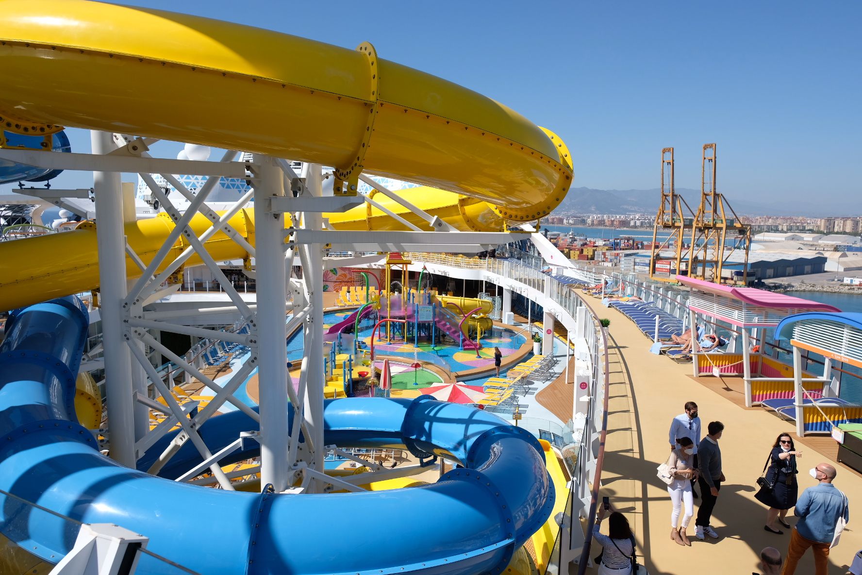 El 'Wonder of the seas', el crucero más grande del mundo, en el puerto de Málaga