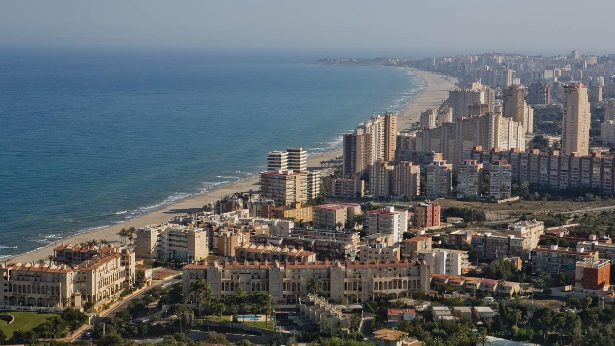 Imagen aérea de la playa de San Juan de Alicante