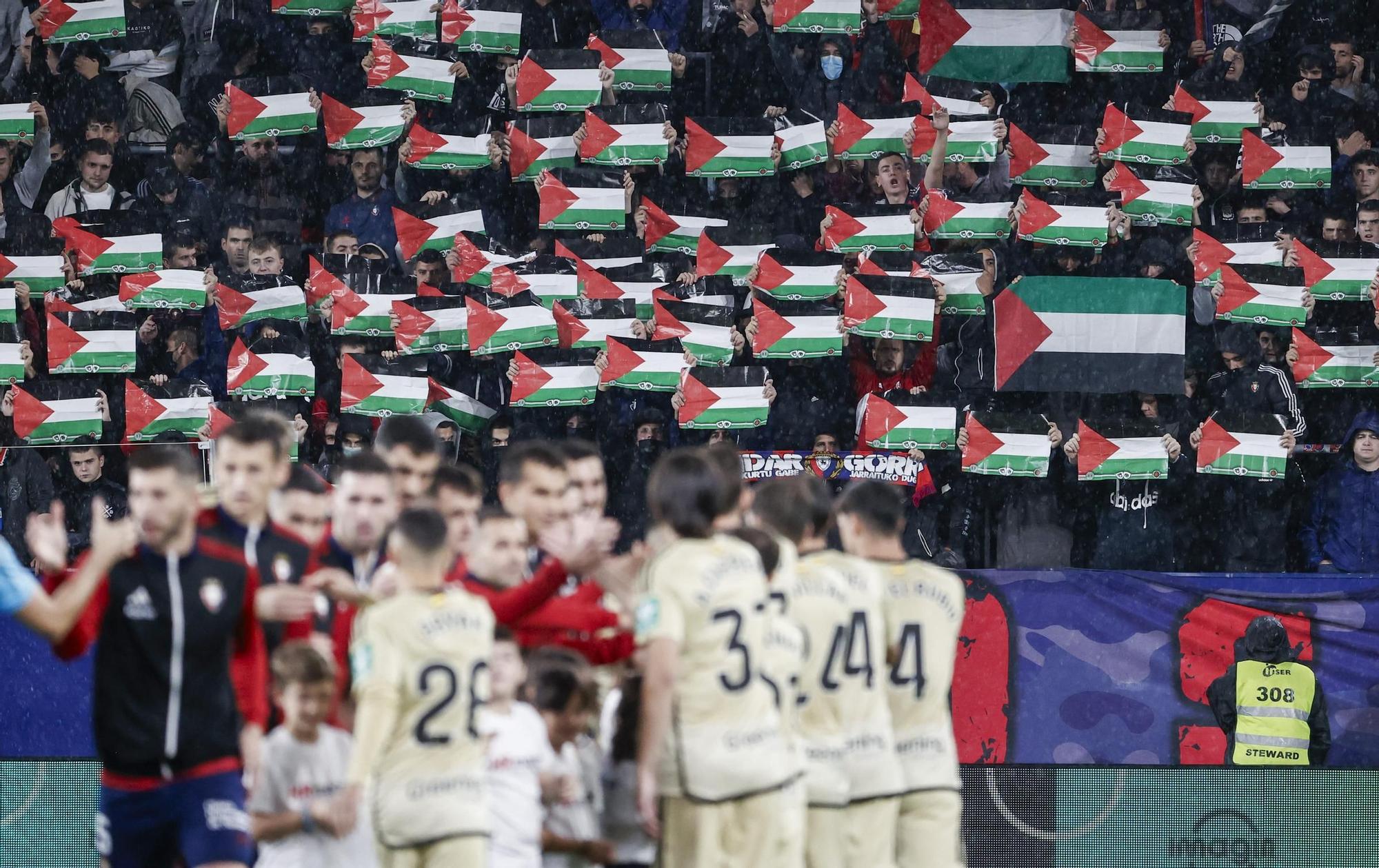 Multa por llevar una bandera palestina en un estadio? El caso de