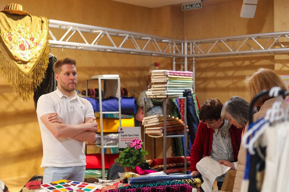Álvaro Delgado en su puesto de venta.