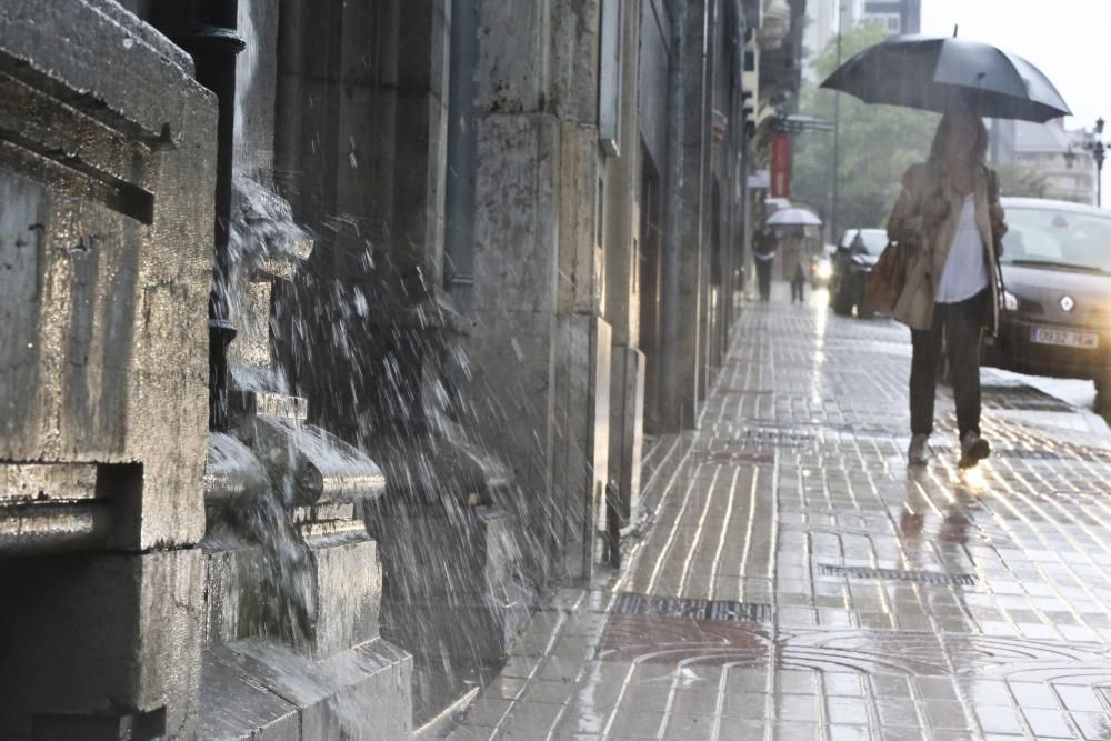 Temporal de lluvia y fuerte oleaje en Asturias