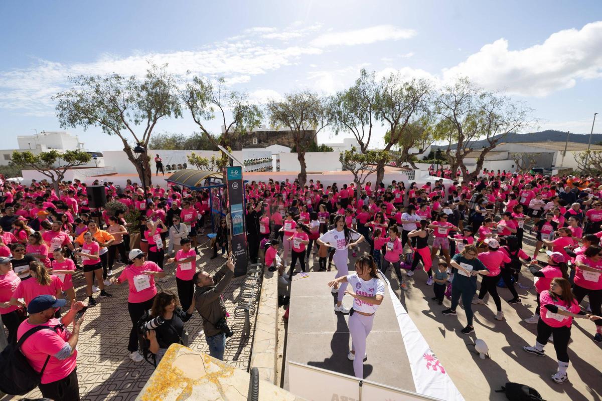 Mira todas las fotos de la Cursa per la Dona en Ibiza Mira todas las fotos de la Cursa per la Dona en Ibiza