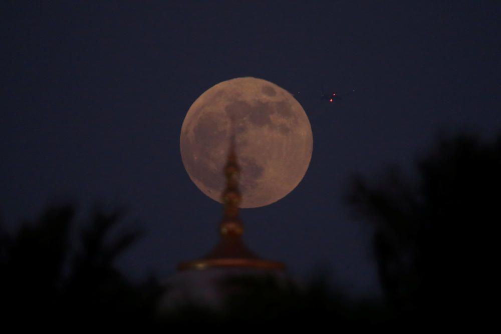 Así se ha visto el eclipse lunar en el mundo