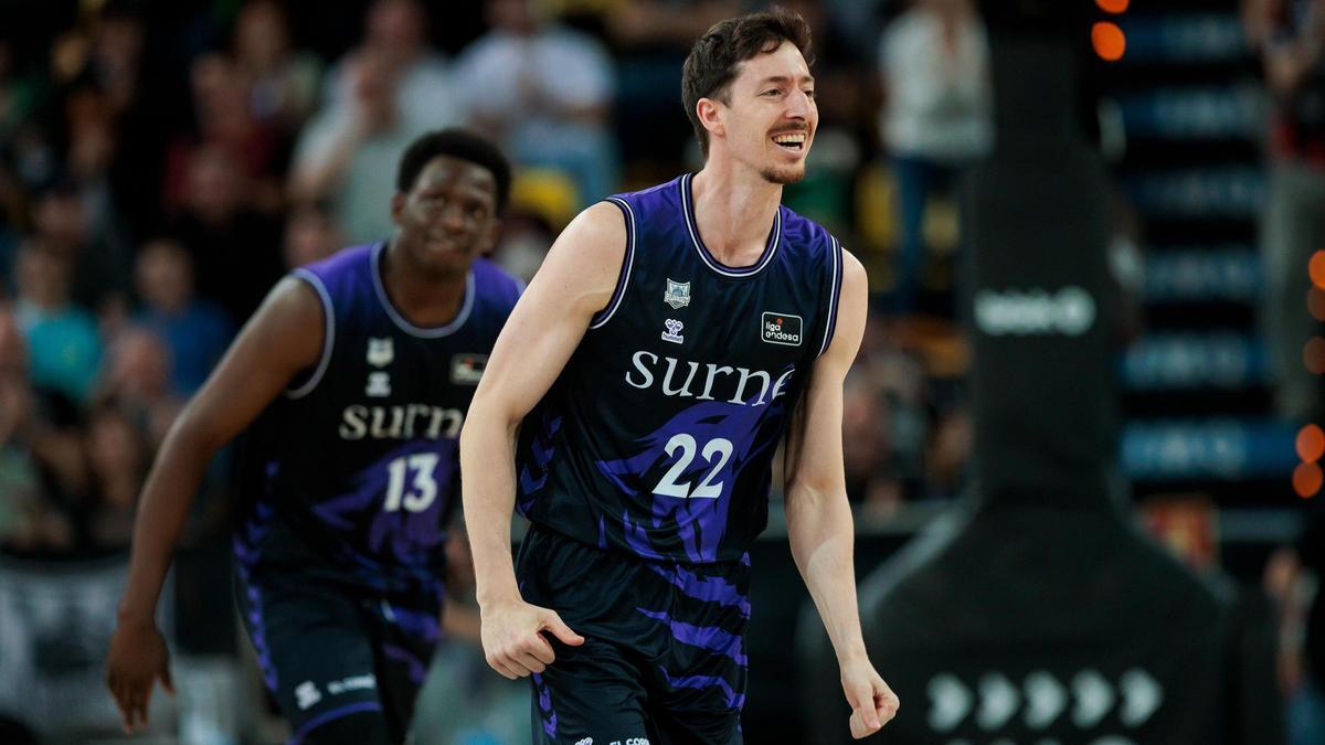 Aleix Font, jugador del Surne Bilbao Basket: «Este domingo intentaré putear al Leyma Coruña, pero el resto del año lo animaré a muerte»