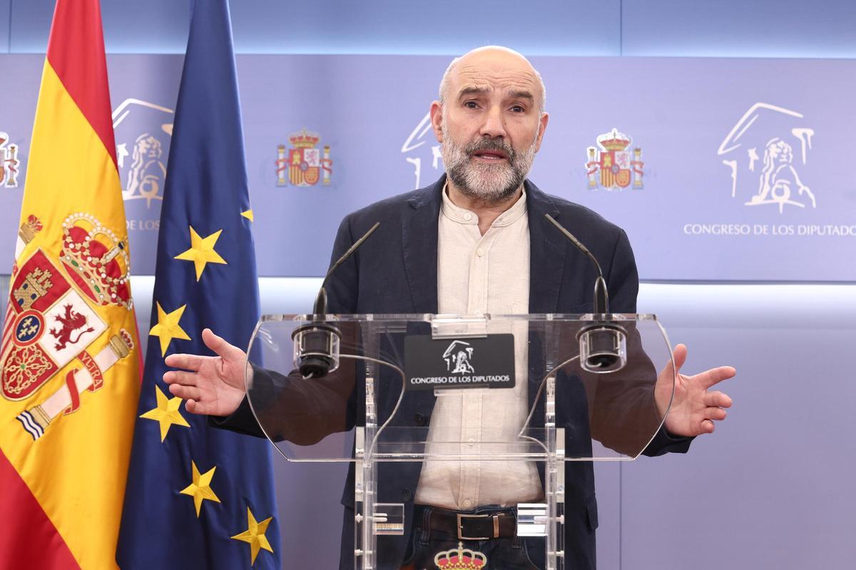 Néstor Rego, este martes, en rueda de prensa en el Congreso de los Diptados